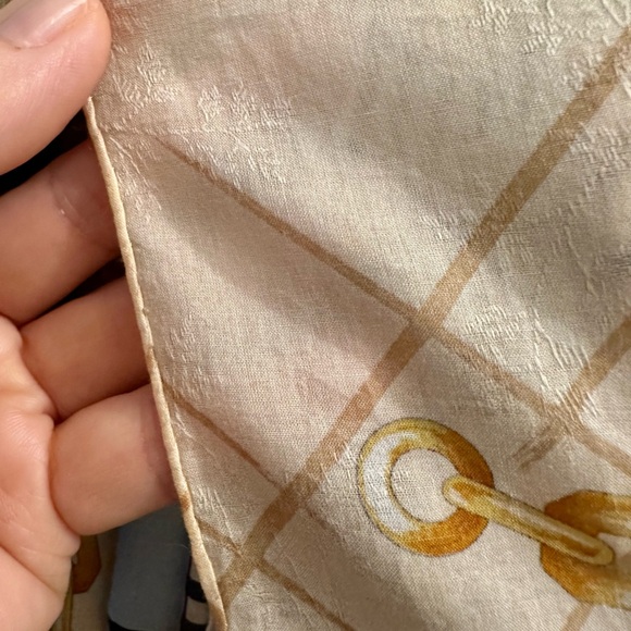 Burberry scarf nwot cotton clean. Hidden background flowers - Picture 11 of 12